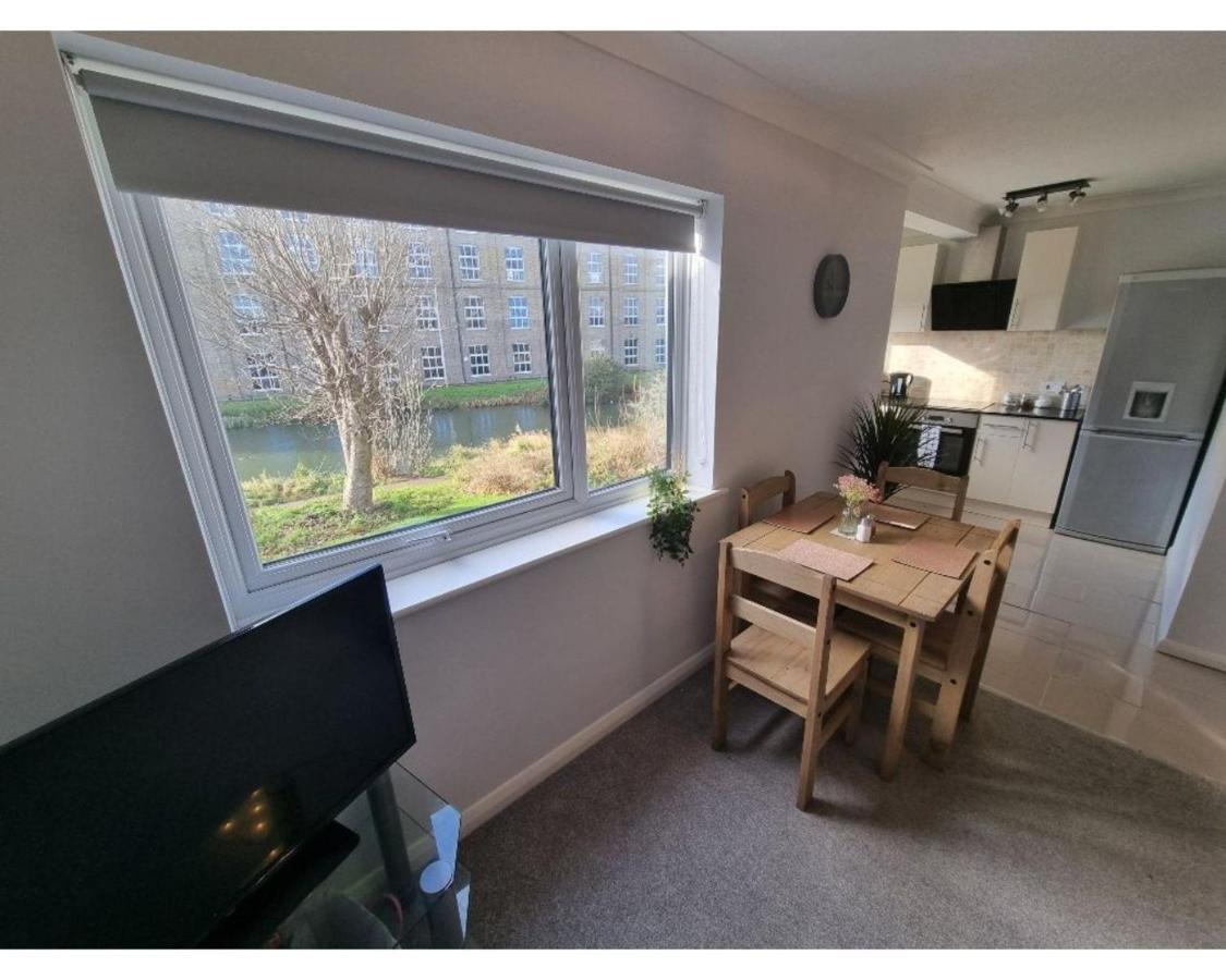 Canal Side Retreat - 2 Bedroom Apartment Heybridge  Exterior foto